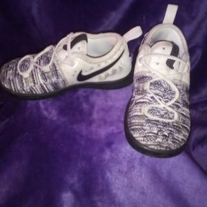 Kids Nike GS shoes sz 9c